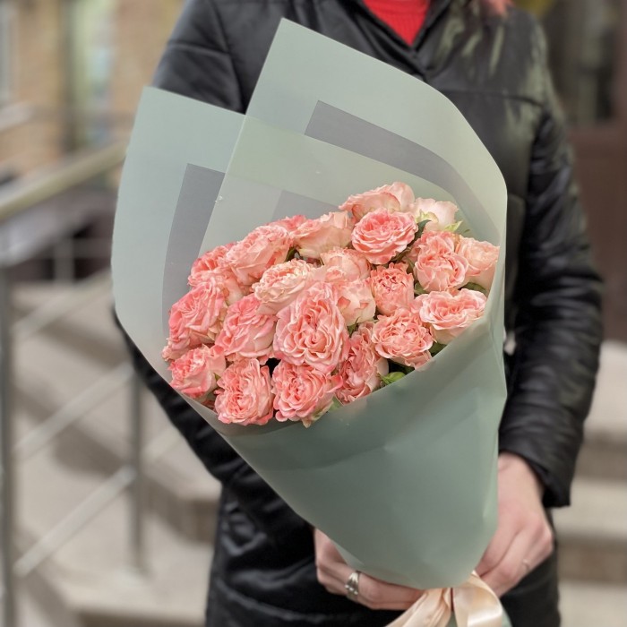 5 кустовых розово-персиковых пионовидных роз Фаир Флоу